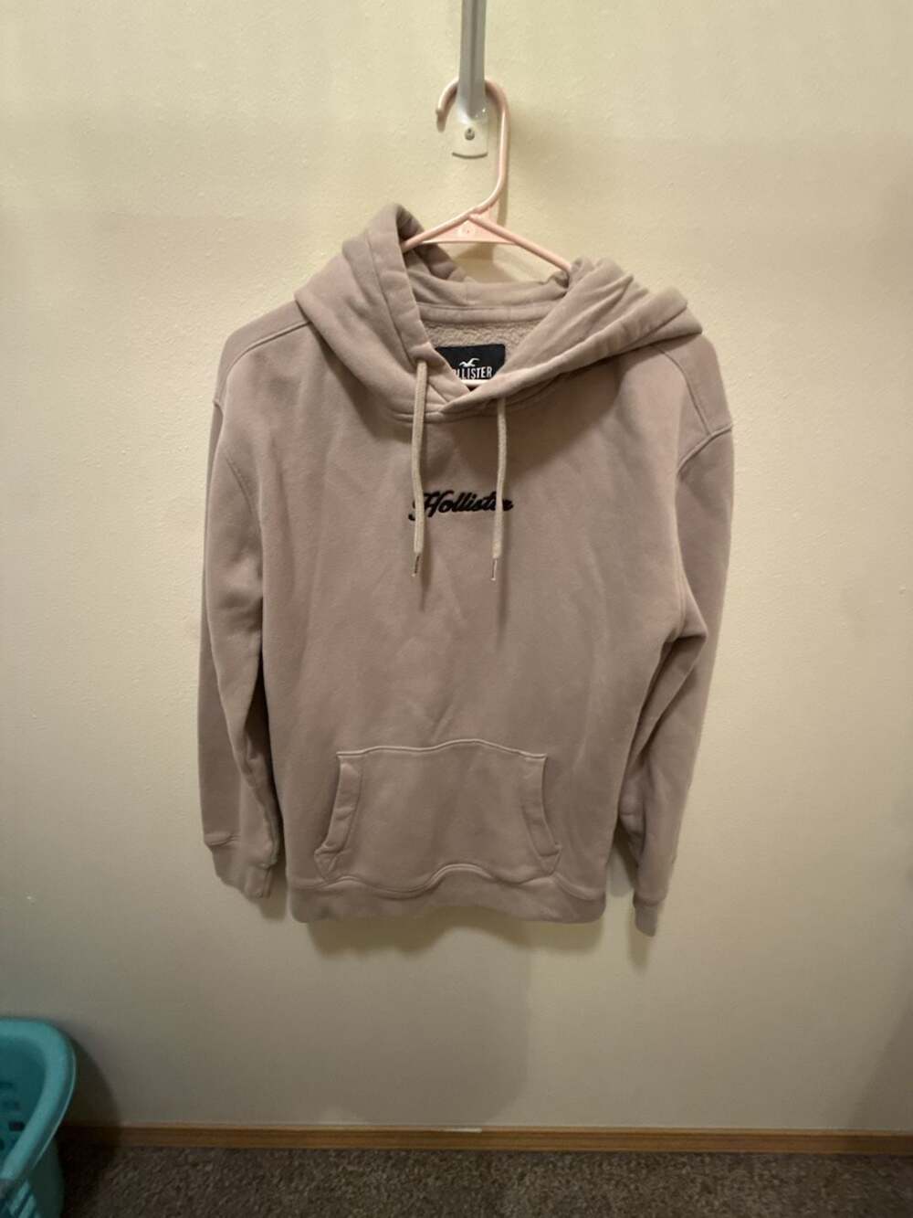Hollister California Script Logo Pullover Hoodie